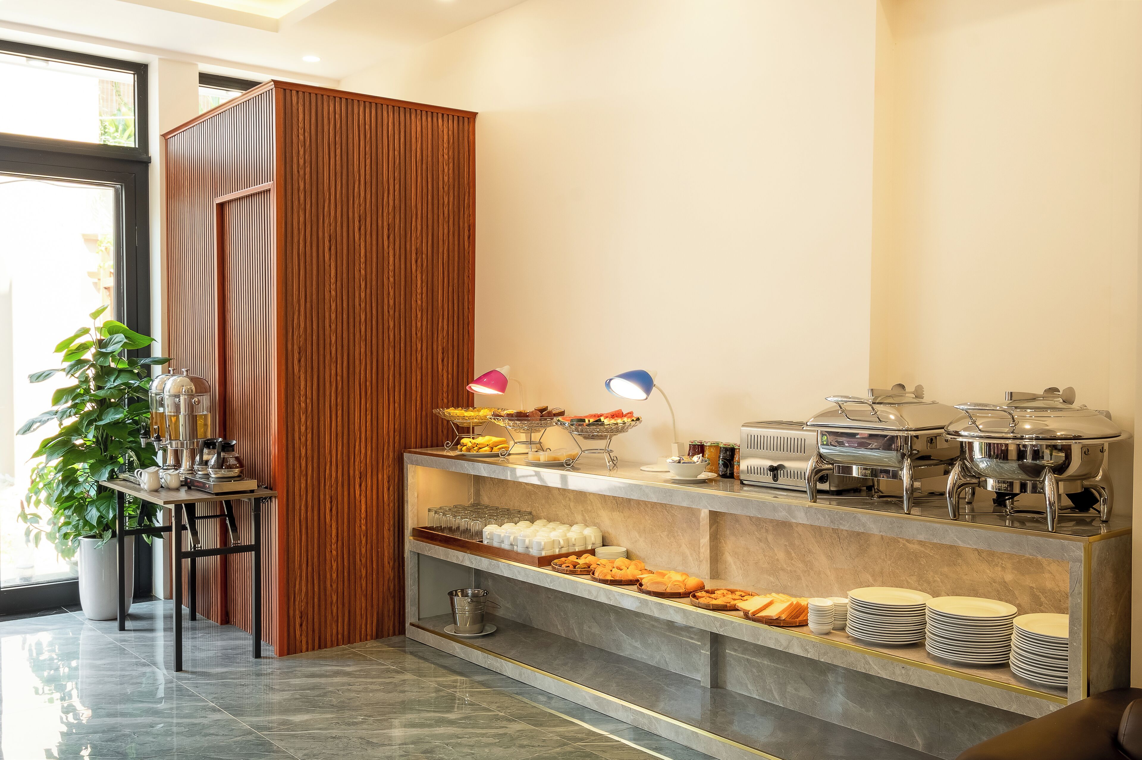 Free daily buffet breakfast