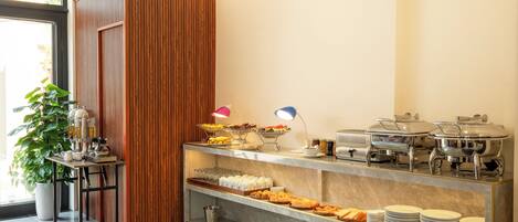 Free daily buffet breakfast