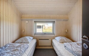 3 bedrooms, travel cot, free WiFi - Lovely home in Otterup with sauna (Otterup)