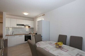Fridge, coffee/tea maker, cookware/dishes/utensils, dining tables - Apartment Samsa Mirica (56035-A1) (Čižići - island Krk)