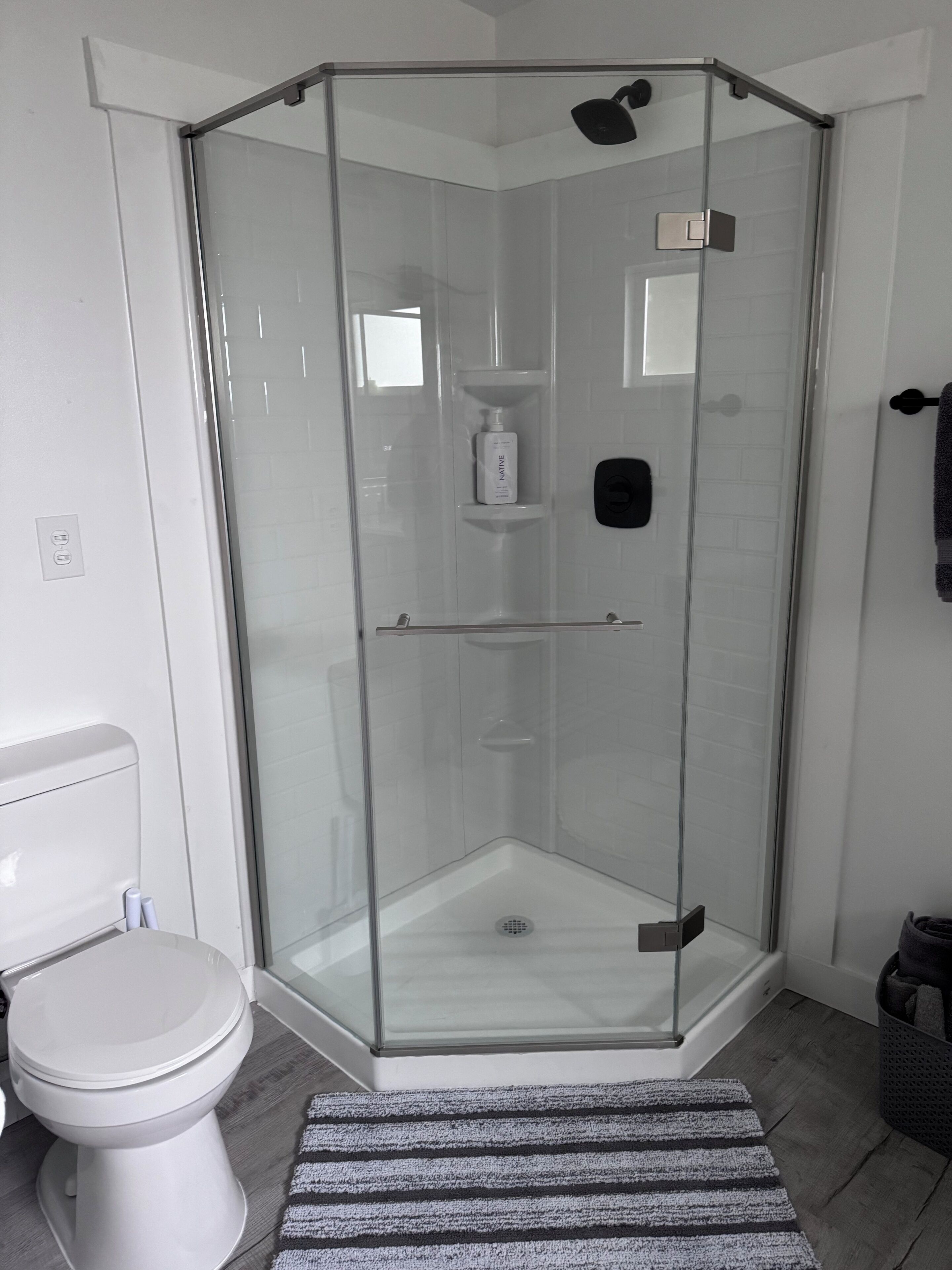 Jetted tub, towels, toilet paper