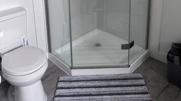 Jetted tub, towels, toilet paper