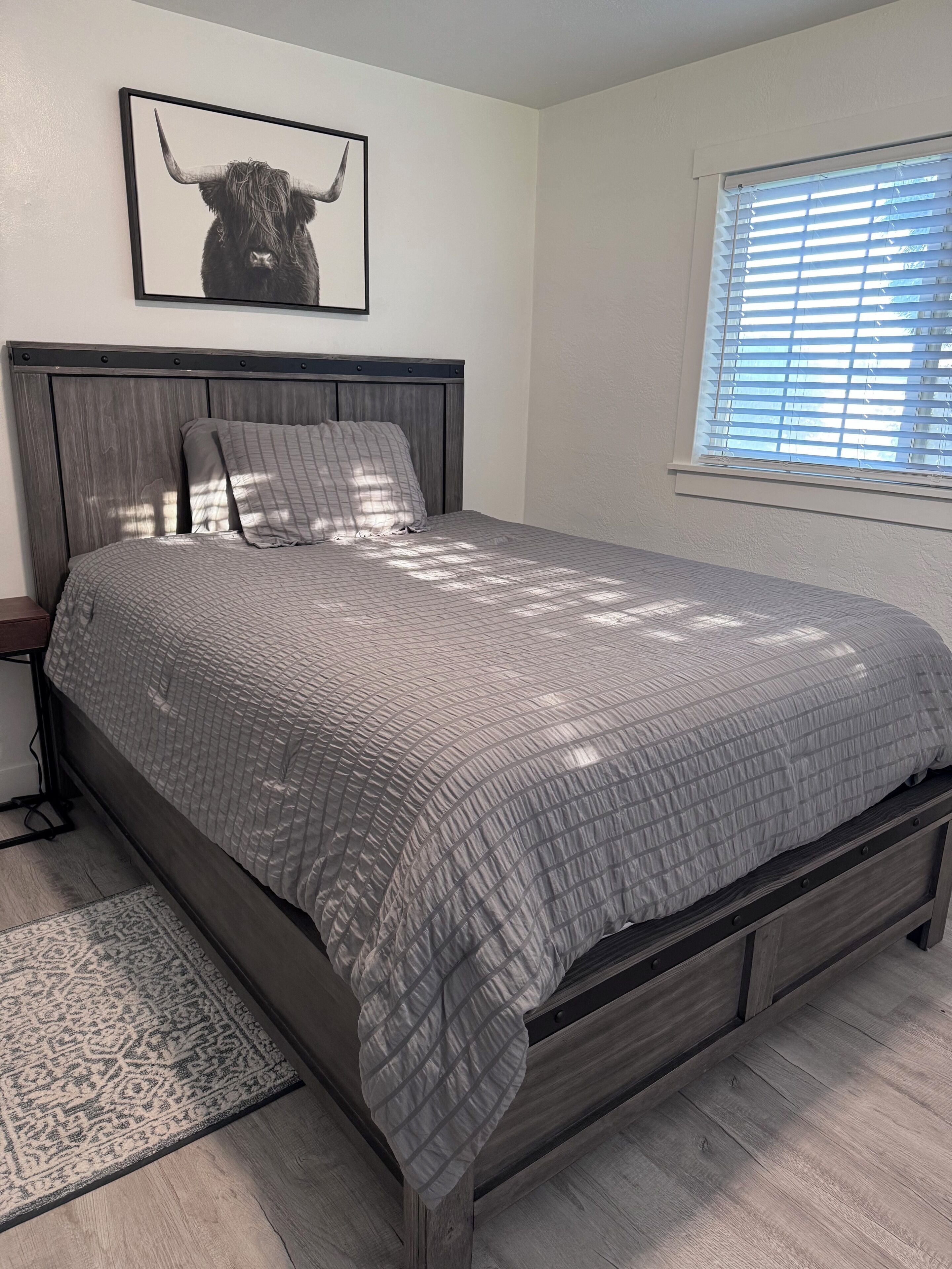 2 habitaciones, tabla de planchar con plancha, wifi y ropa de cama 