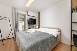 Free WiFi, bed sheets - Apartment Maria (36262-A1) (Žestilac)
