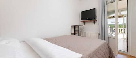 Free WiFi, bed sheets