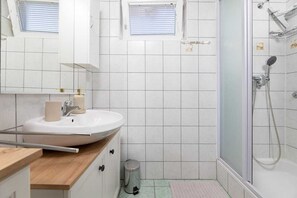 Shower, towels - Apartment Maria (36262-A1) (Žestilac)