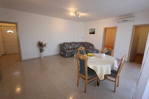 Dining - Apartment Dudovic Darko nr 1 (Šilo)