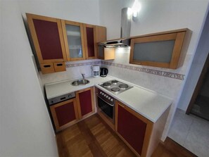 Fridge, coffee/tea maker, cookware/dishes/utensils, dining tables - Apartment Oli Soline nr 3 (Soline)