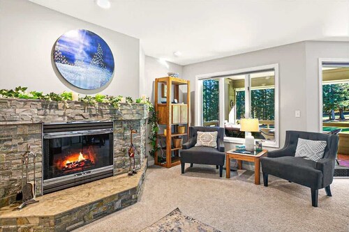 Mountain View Condo | Golf | Fireplace | Near Lake