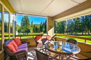 Outdoor dining - Mountain View Condo | Golf | Fireplace | Near Lake (Leavenworth)