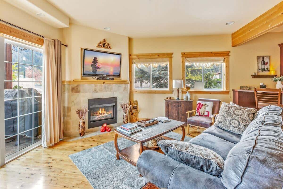 TV, fireplace, offices