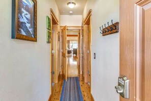 Interior - Leavenworth Luxury Condo | Fireplace | Porch & BBQ (Leavenworth)