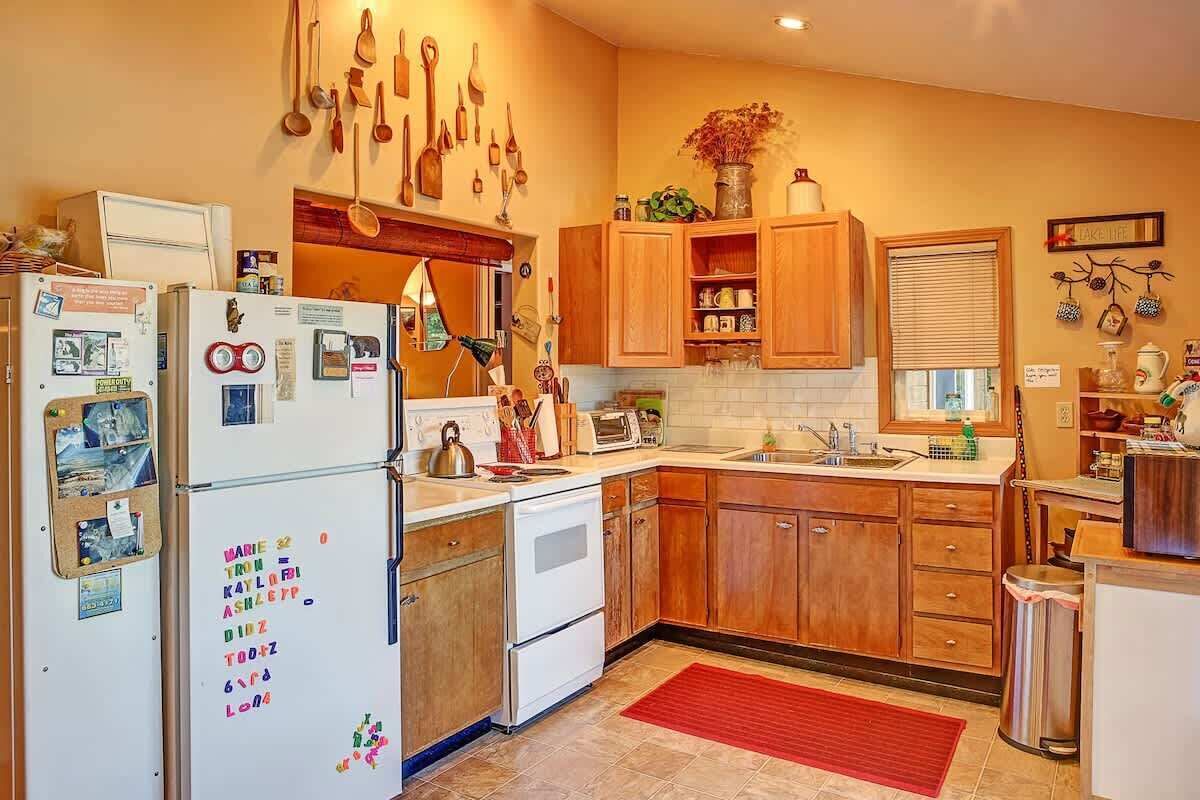 Fridge, microwave, oven, cookware/dishes/utensils