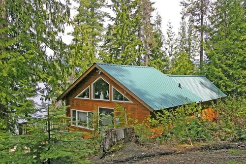 Lake Wenatchee Getaway - Lakefront Weekend Hideout Villa