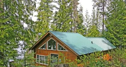 Lake Wenatchee Getaway - Lakefront Weekend Hideout Villa