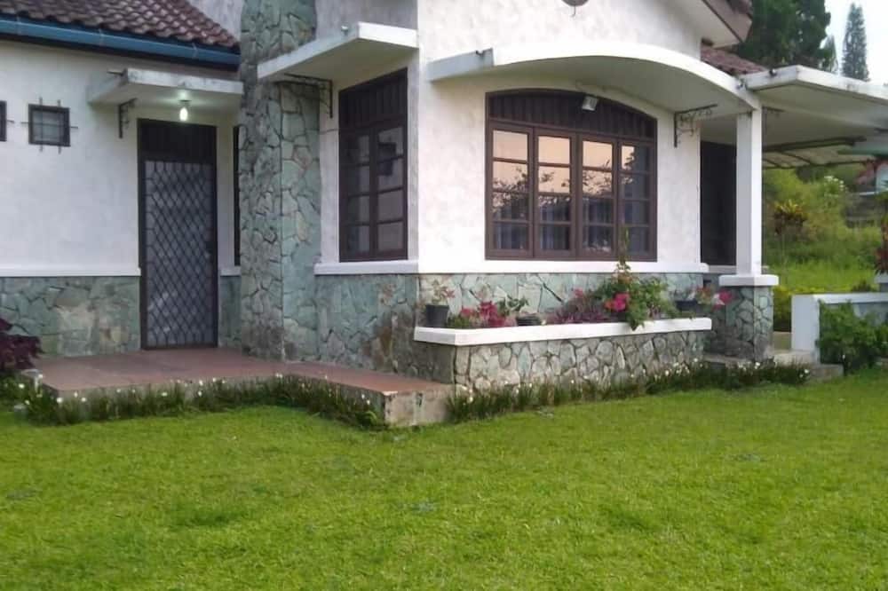 Villa Montana 2 by ABM