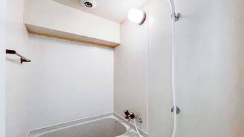 Apartment(b02), Non Smoking | Bathroom