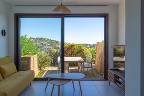 TV - L'appartement Cala Bianca (BORMES LES MIMOSAS)