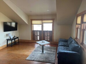 Living area - Perfect 1-bedroom apartment in peaceful Twin Bridges for your getaway (Twin Bridges)