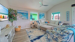 House (4 Bedrooms) | Interior - Tickle My Fansea by Avantstay Mins to Shore + Private Pool + Lounge Stylish Beach House (Port Aransas)