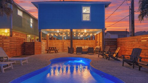 Tickle My Fansea by Avantstay Mins to Shore + Private Pool + Lounge Stylish Beach House