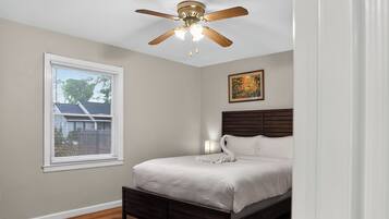 3 bedrooms, iron/ironing board, WiFi, bed sheets