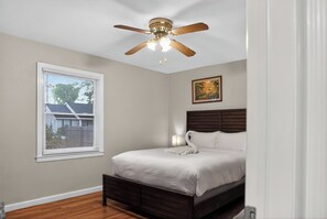 3 habitaciones, tabla de planchar con plancha, wifi y ropa de cama 