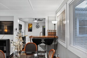 Dining - 3-bedroom cottage in fabulous Thunderbolt with cool vibes (Thunderbolt)