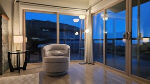 Interior - Newly Built Contemporary Home With Ocean Views, Deck, Private Beach Access,AC/WD (Manchester)