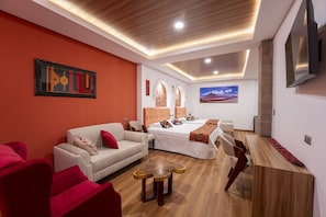 Minibar, desk, laptop workspace, free WiFi - Hotel Boutique La Torre (Tupiza)