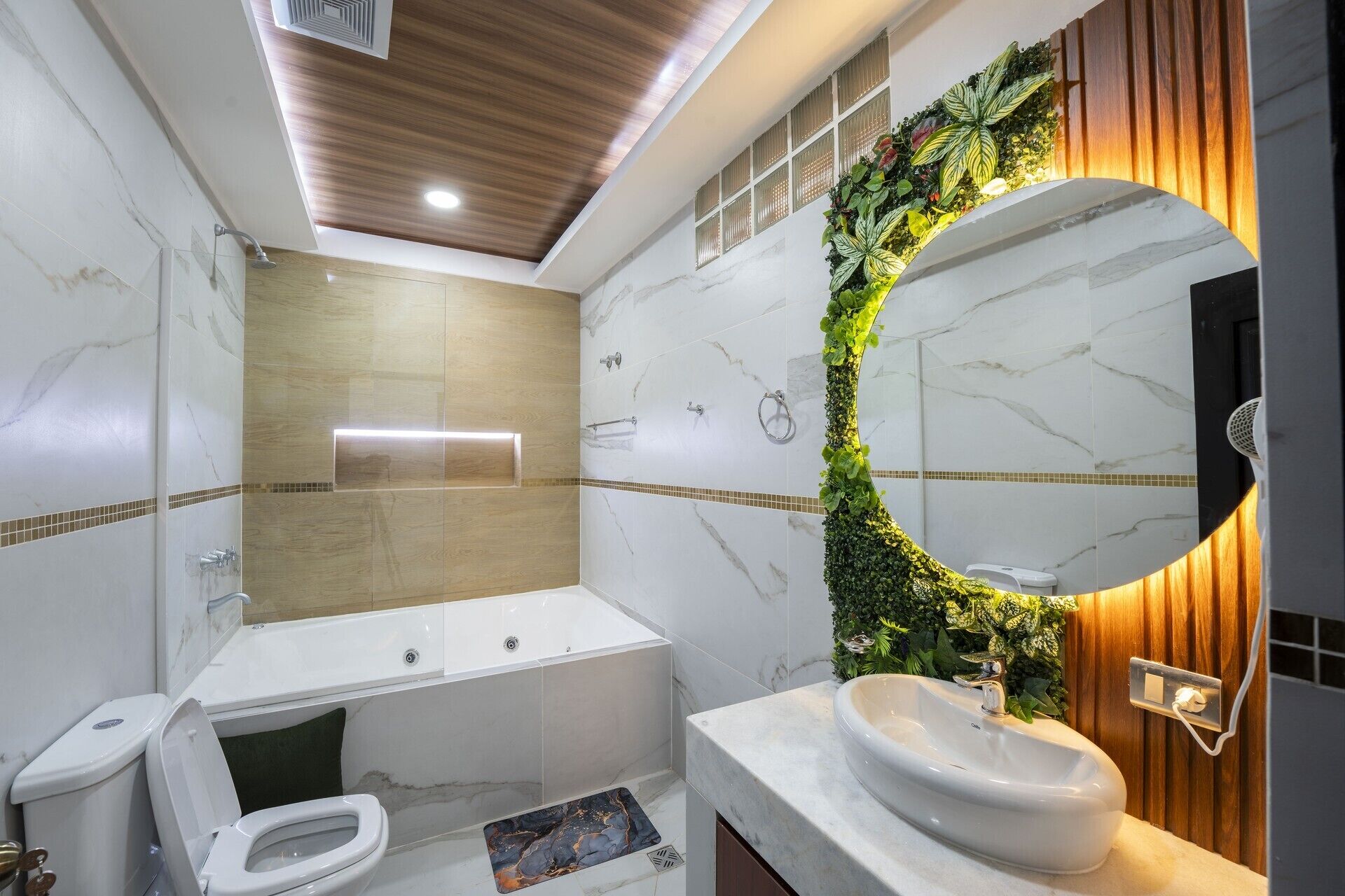 Suite Superior, 1 letto queen | Bagno | Combinazione doccia/vasca, asciugacapelli, asciugamani, sapone