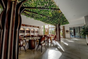 Bao gồm bữa sáng buffet hàng ngày 