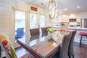 Dining - Slow Down & Reconnect in Renovated, Dog-Friendly Cottage, Four Minutes to Beach w/ Great Back Dec (Kiawah Island)