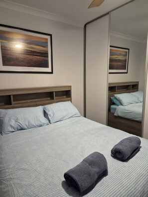 Room - Modern Semaphore Vibe - Close to the Coast (Semaphore)