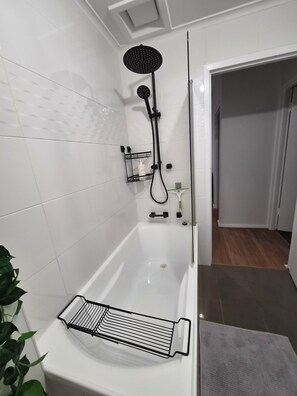 Bathroom - Modern Semaphore Vibe - Close to the Coast (Semaphore)