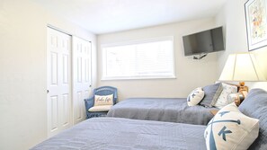 3 Schlafzimmer, Schreibtisch, Bügeleisen/Bügelbrett, Reisekinderbett