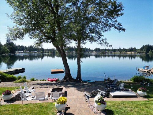 Island LakeHouse - Spacious 3-bedroom Waterfront home in Shelton
