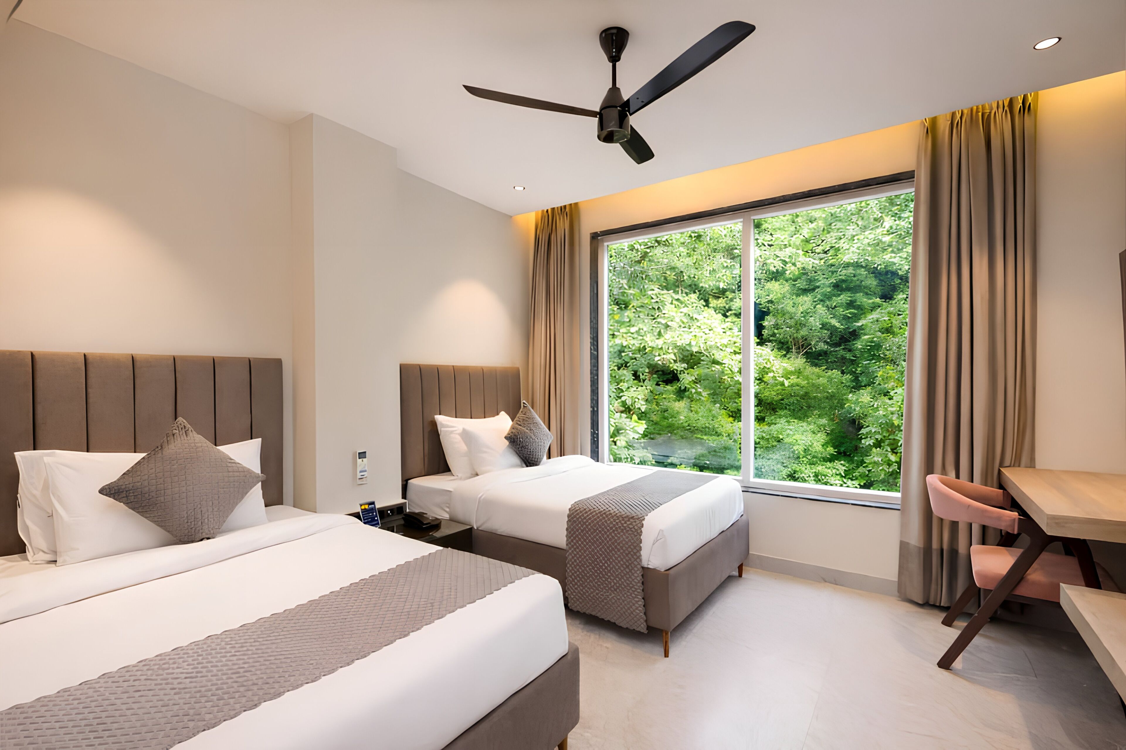 Deluxe Room, Balcony, Park View