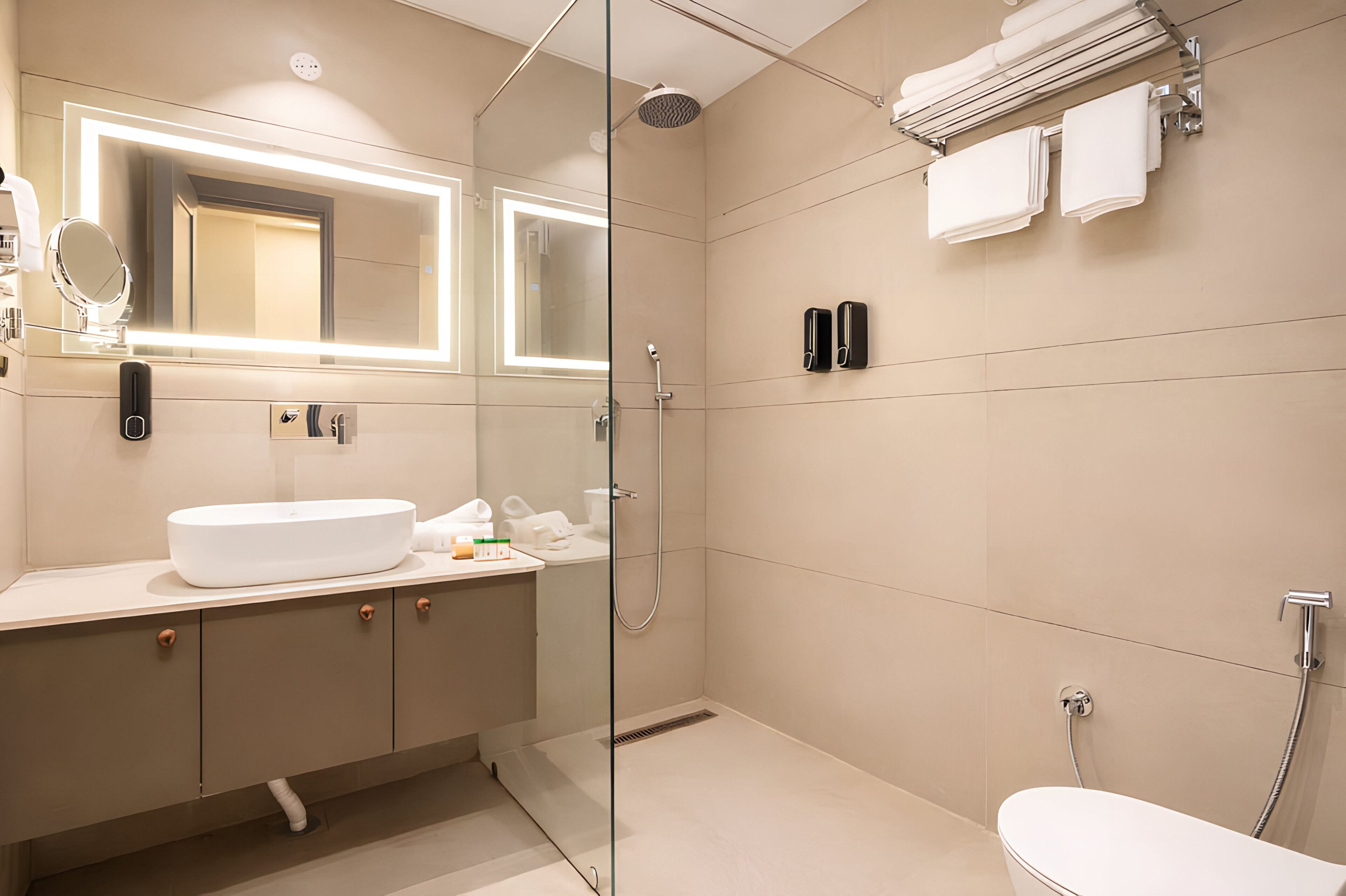 Deluxe Room, Balcony, Park View | Bathroom