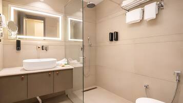 Deluxe Room, Balcony, Park View | Bathroom