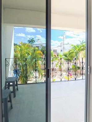 Apartment, 1 King Bed, Kitchen, Garden View | Interior - Tayga studios Cancun (Cancun)