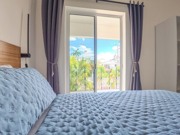 Apartment, 1 King Bed, Kitchen, Garden View