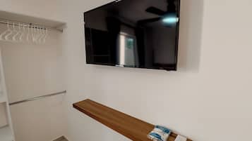 Apartment, 1 King Bed, Kitchen, Garden View | Interior