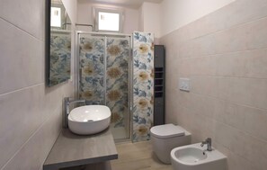 Shower - 1 bedroom cozy apartment in Ricadi (Ricadi)