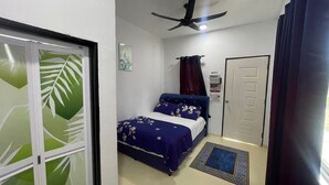 A bedroom with a bed, a ceiling fan, a door, and a window with curtains. - OYO 91303 Chalet Awie (Setiu)