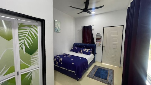 OYO 91303 Chalet Awie