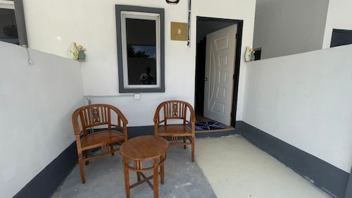 OYO 91303 Chalet Awie