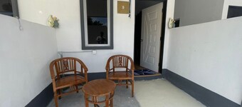 OYO 91303 Chalet Awie