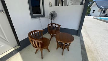 Meja sambut tetamu