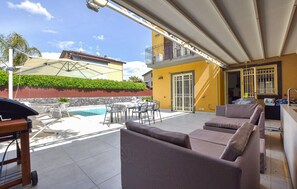 Outdoor dining - Nice home in san giovanni la punta (San Giovanni La Punta)
